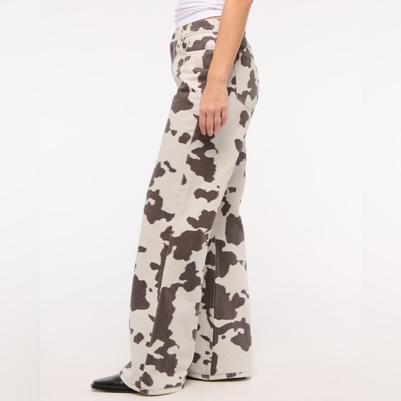 Abercrombie Curve Love Mid Rise Baggy Bootcut Jean - Picture 3 of 8